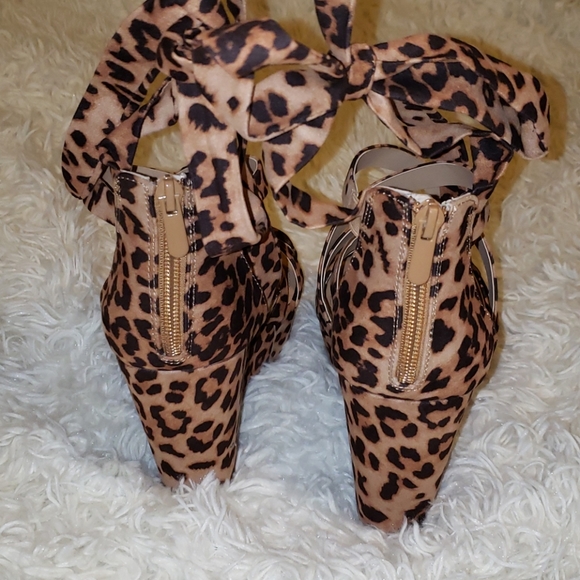 Torrid Leopard Platform Wedge 8 WW - Picture 3 of 6